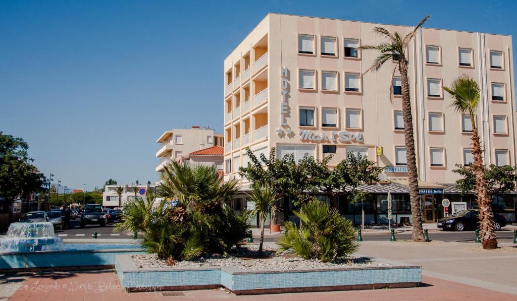 Mar I Sol Logis Hotel Saint-Cyprien  Bagian luar foto